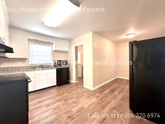 Building Photo - 4201 Winedale Ln