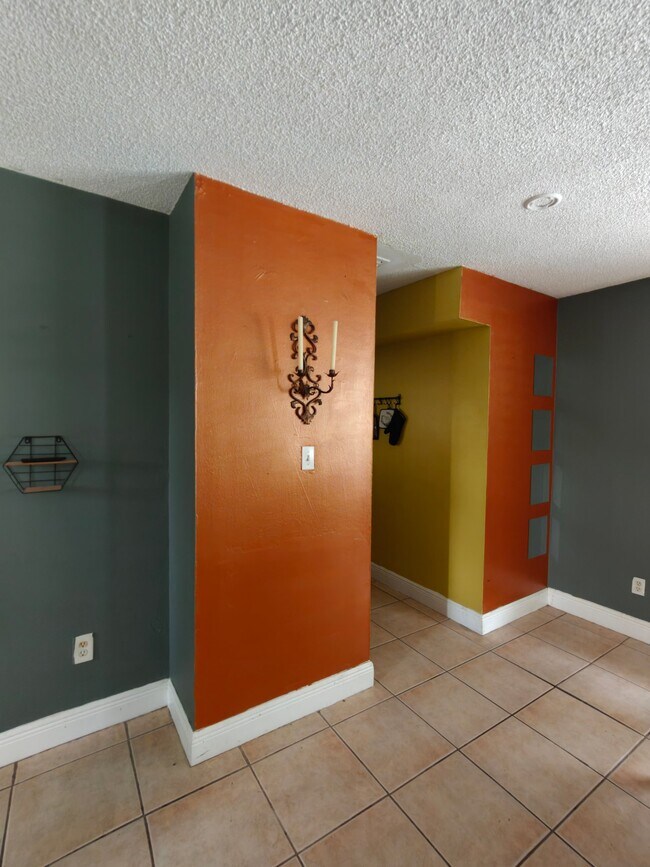 Building Photo - 4444 Weldon Pl