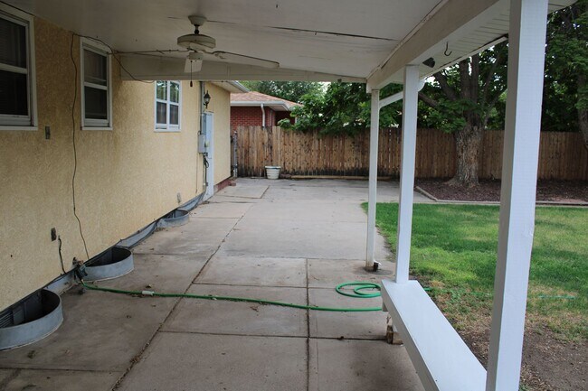 Foto del edificio - Available Now!