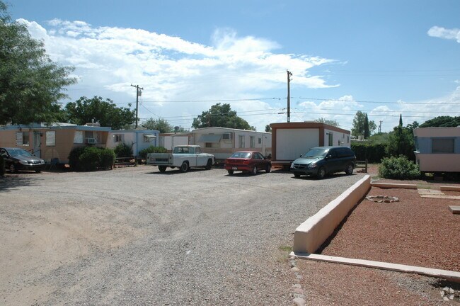 Foto del edificio - 3334-3342 E Benson Hwy