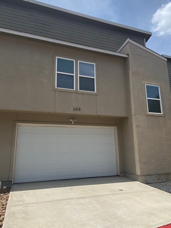 Foto del edificio - 305 Felt Cir