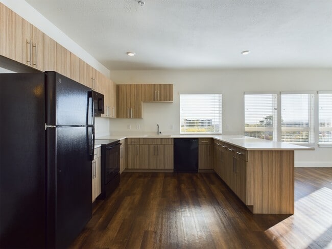 Sessions Kitchenette - Hart Apartments