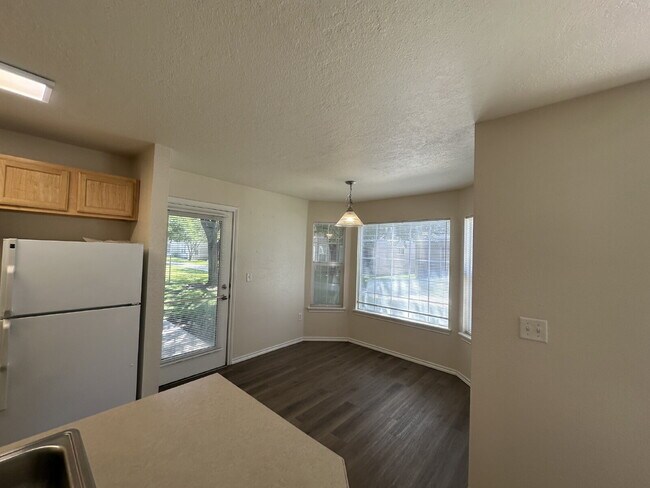 Foto del edificio - "Charming 2-Bed, 2-Bath Haven in Boise – Spacious 985 Sq Ft Retreat!"