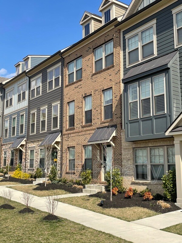 307 Nebeiolo Terrace SE, Leesburg, VA 20175 House Rental in Leesburg