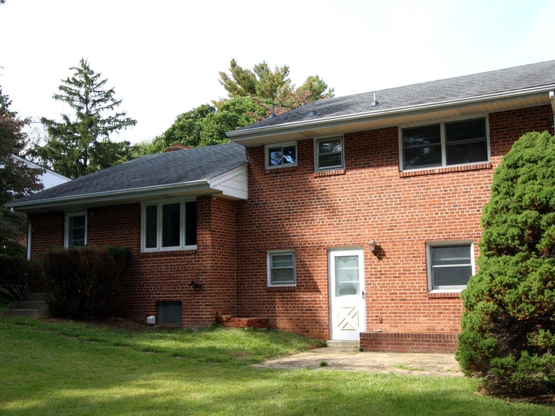 Photo - 1103 Roberta Ct (McLean, VA)