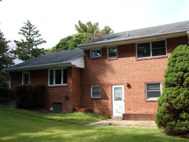 Photo - 1103 Roberta Ct (McLean, VA) House
