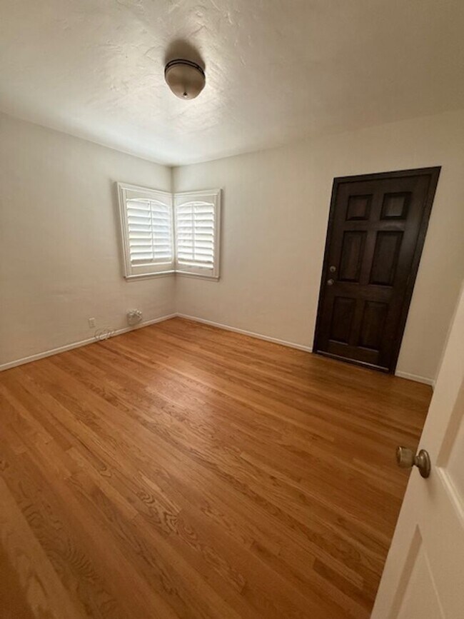 Building Photo - ~ AVAILABLE NOW ~ 3 BEDROOM HOME FOR RENT IN LAKEWOOD VILLAGE!