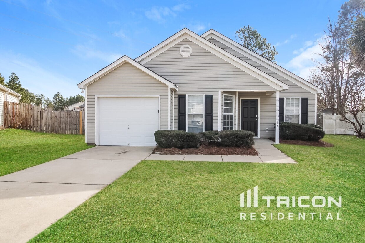 Foto principal - 221 Covey Ln