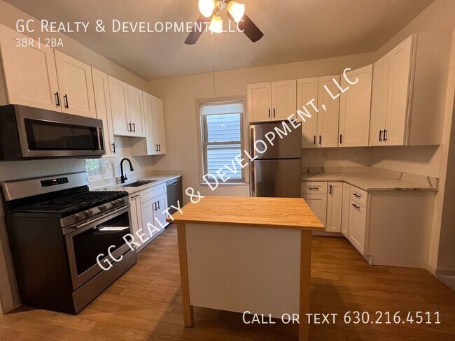 Building Photo - ***SINGLE FAMILY HOME / 3 BDRM + OFFICE / ...