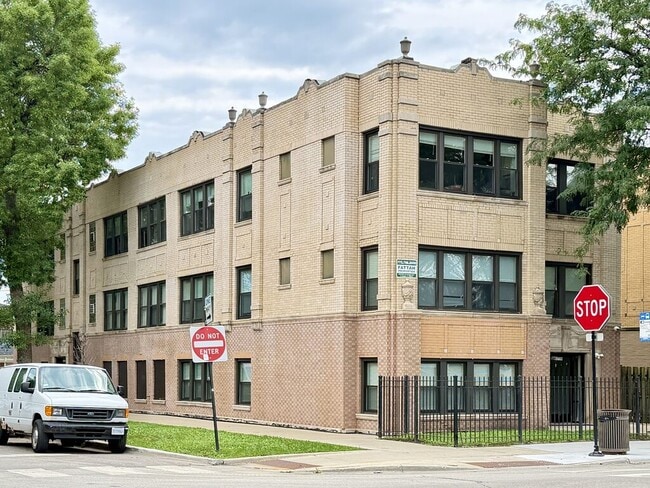 Building Photo - 3759 N Kimball Ave