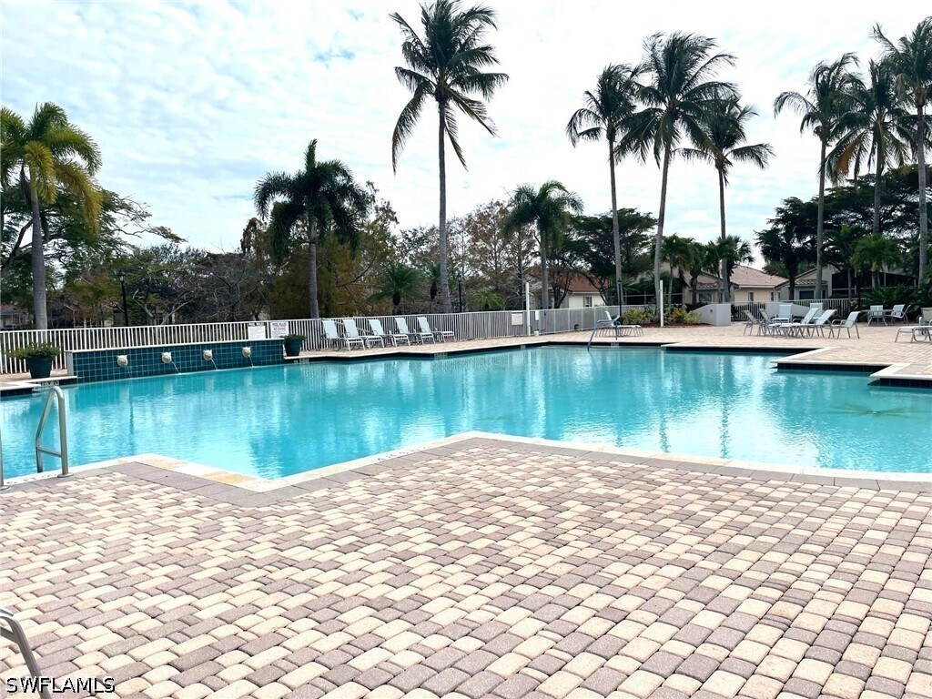 Foto del edificio - 20319 Castlemaine Ave