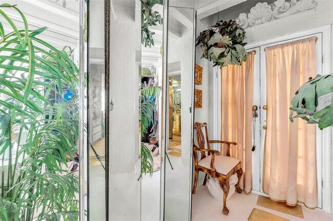 Foto del edificio - 7000 Beach Plaza