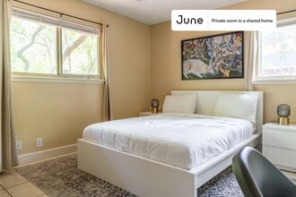 Building Photo - Room in Shared 3 bed/2 bath home