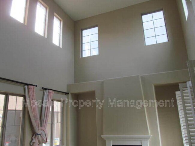 Foto del edificio - 2664 E Hampton Ln