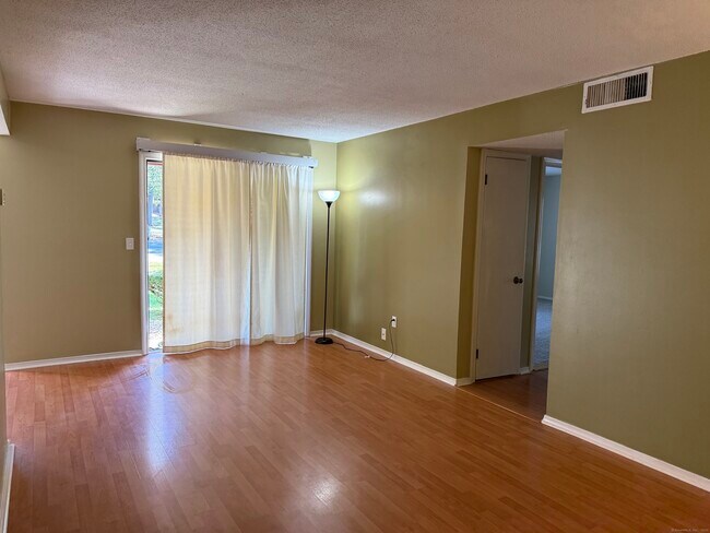 Foto del edificio - 20 Woodsedge Dr