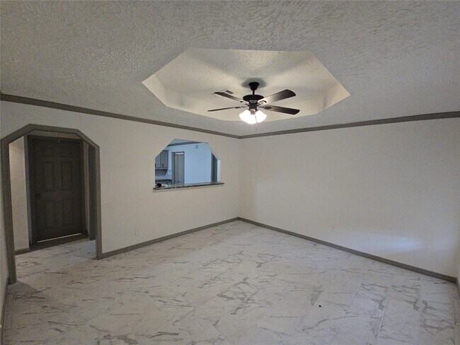 Foto del edificio - 9010 Linda Vista Rd