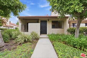 Building Photo - 18136 Oxnard St