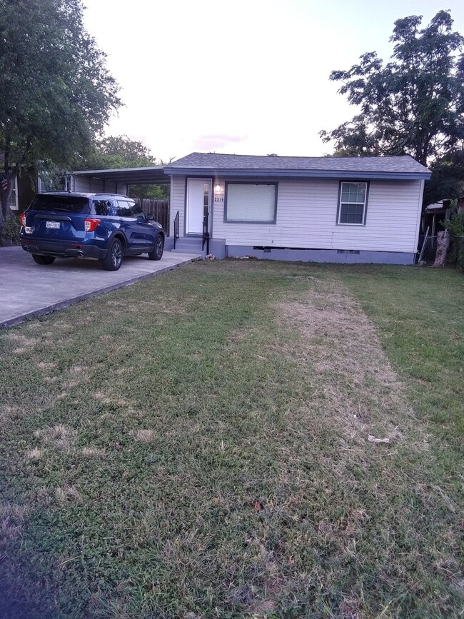 Building Photo - 2319 Basse Rd