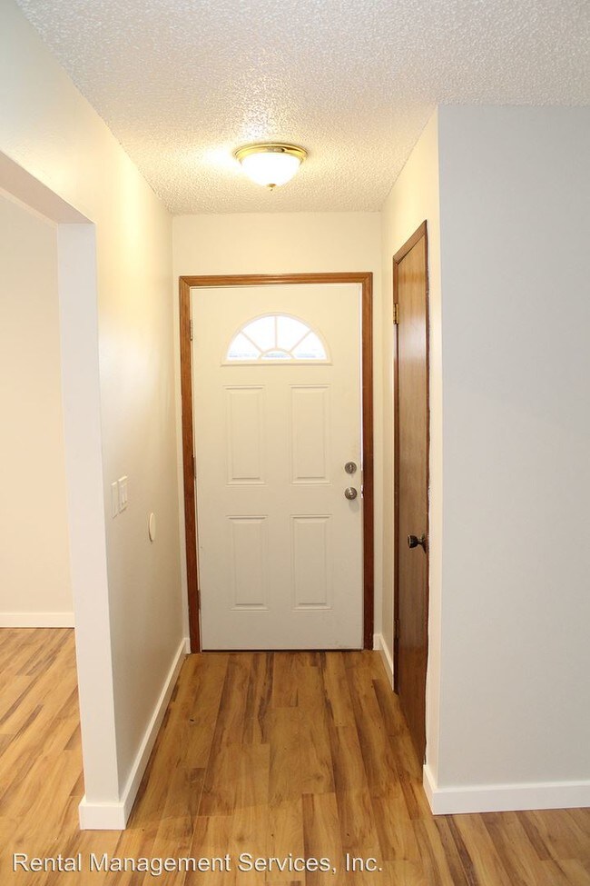 Foto del edificio - 5555-5557 SW Lombard Ave