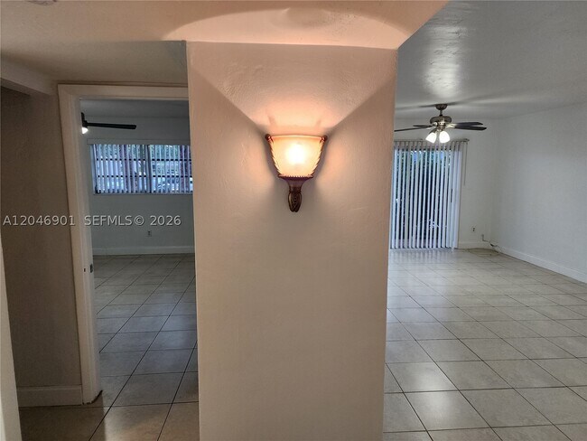 Foto del edificio - 7410 SW 82nd St
