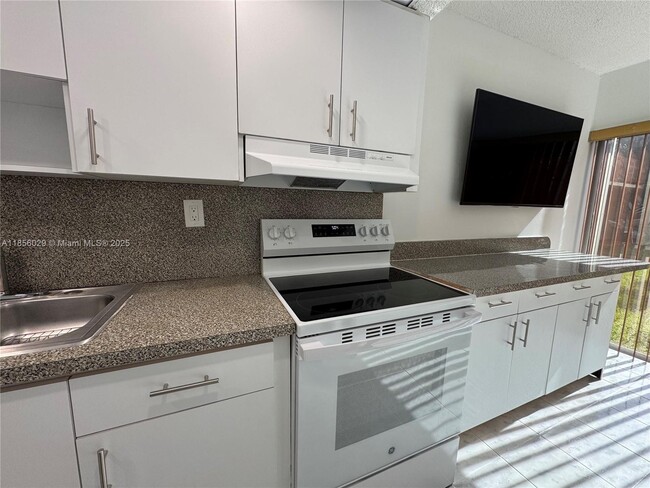 Foto del edificio - 9390 W Flagler St