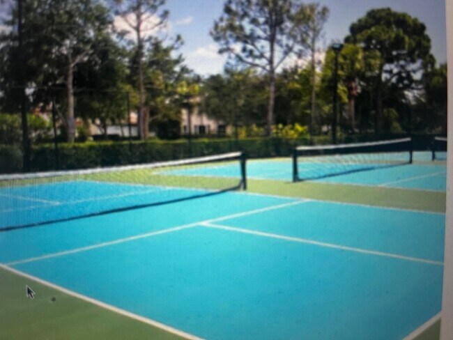 Foto del edificio - 55 Stoney Dr