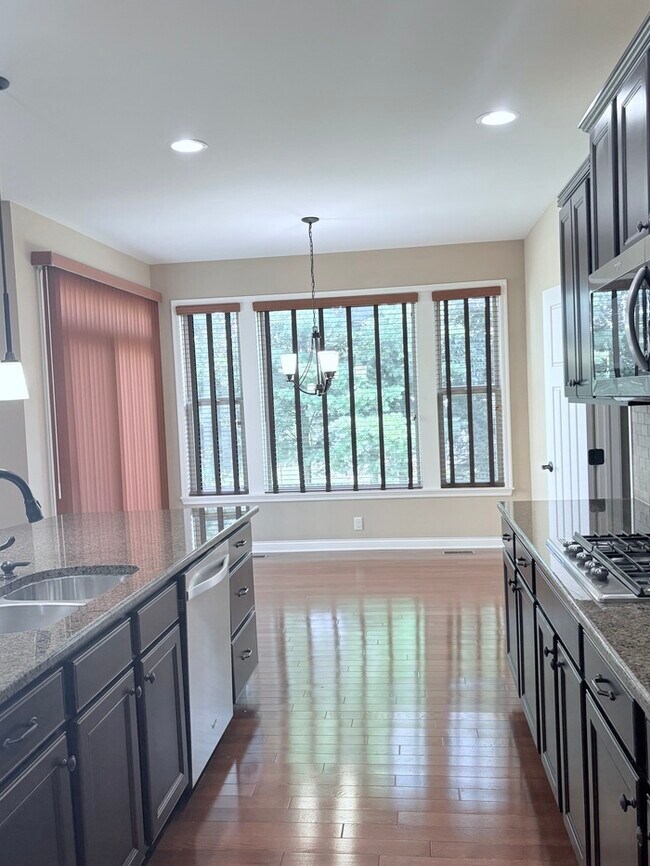 Foto del edificio - Charming 4 beds 2 bath in Lewis Center!