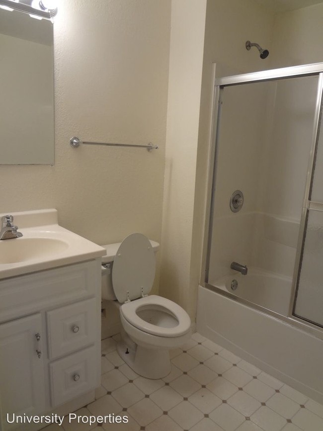 Building Photo - 5 br, 2.5 bath Room For Rent - 1320 Parkside