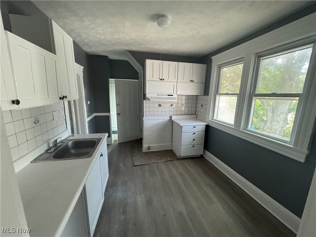2048 W 95th St Cleveland, OH 44102 – photo 3