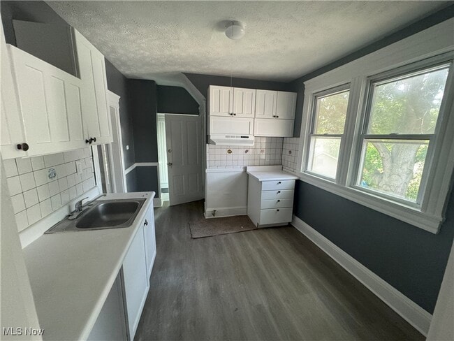 Building Photo - 2048 W 95th St