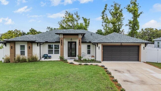 Foto del edificio - 106 1st Ave NE