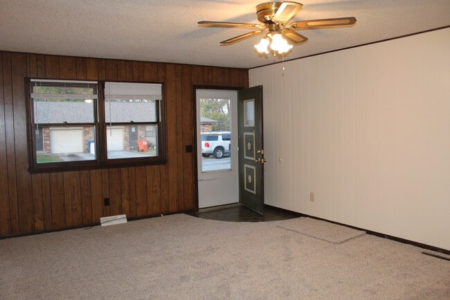 Sala de estar - 2252 W Twin Acres Ct