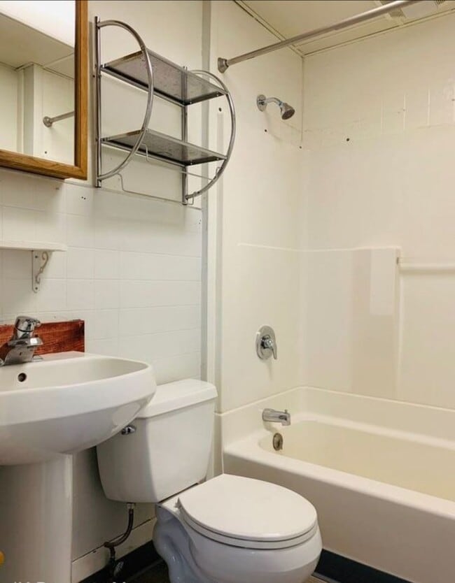 Building Photo - 1706 Colorado Ave NE