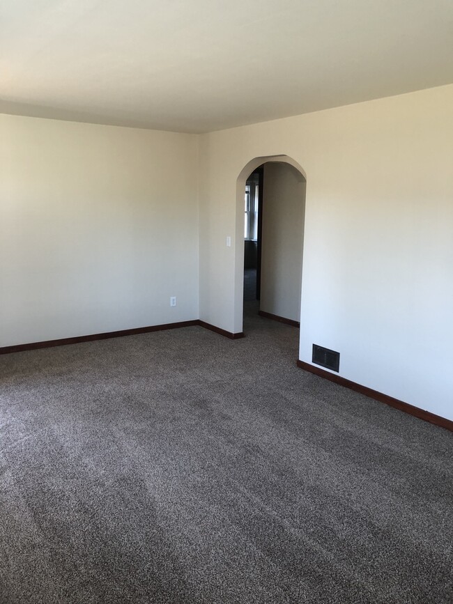 Building Photo - Charming Northside Rancher 3 bedrooms with...
