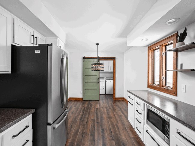 Foto del edificio - 685 W Poplar St