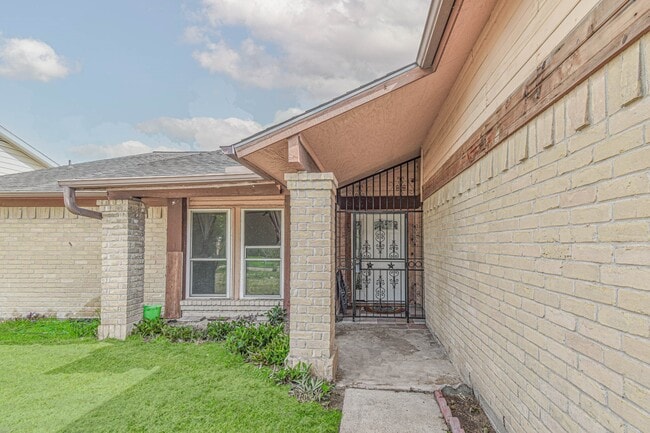 Building Photo - 12054 Plumpoint Dr