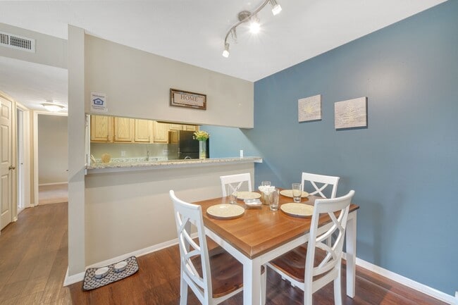 Dining Area - Autumn Springs