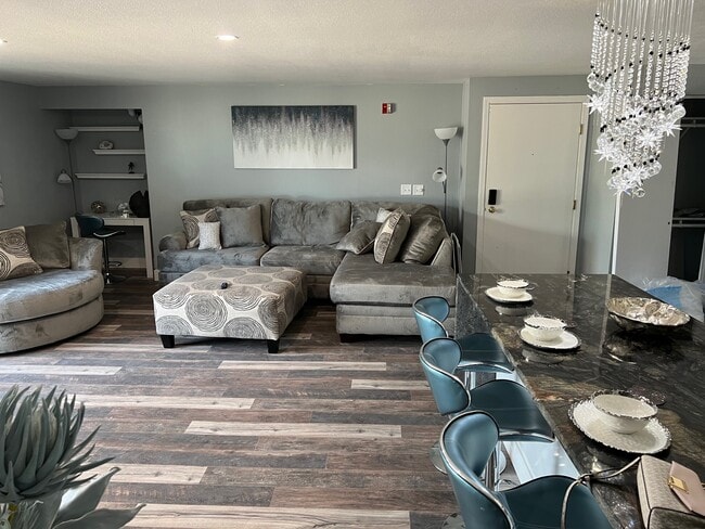 Building Photo - N Kensington Drive