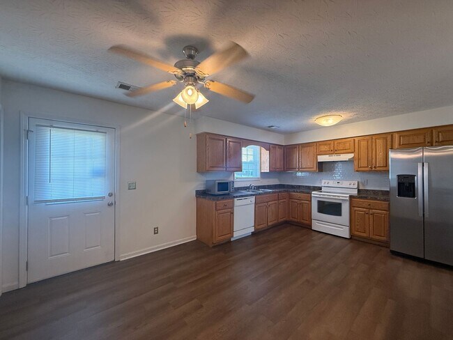 Foto del edificio - 762 John Austin Ln