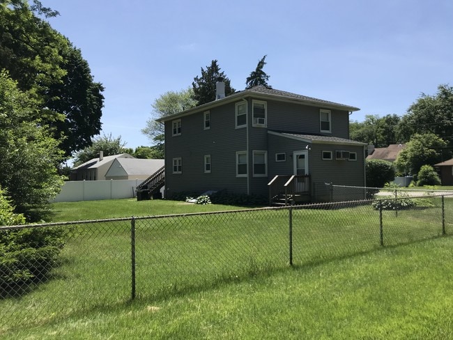 Building Photo - 58 Sidney Ave