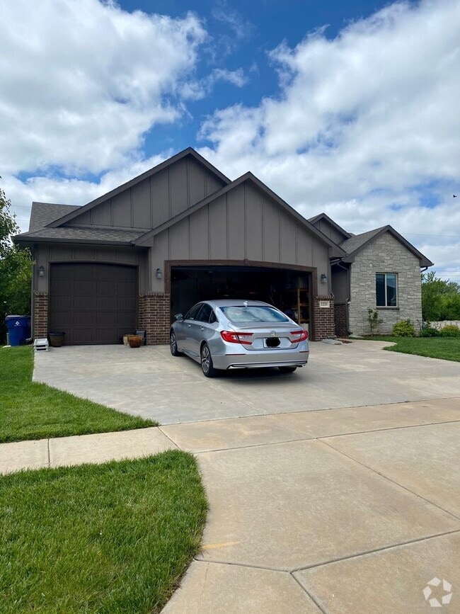Building Photo - 2225 E Birchwood Ct