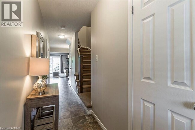 Building Photo - 508 Beaumont Cres