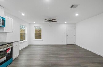 Building Photo - 7804 Crestview Dr