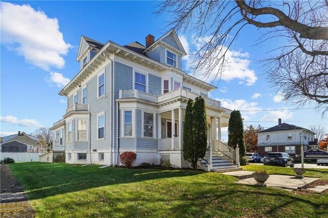 Building Photo - 1536 Cranston St