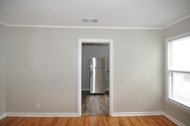 Foto del edificio - "Charming One-Bedroom Gem Near Downtown Sundance Square with Timeless Character and Modern Upgrad...
