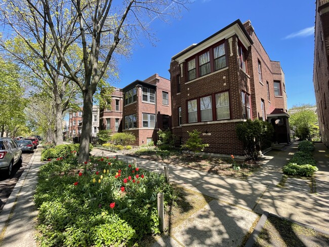 Building Photo - 6515 N Greenview Ave