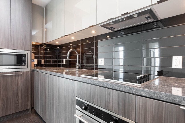 Building Photo - 125 Blue Jays Way