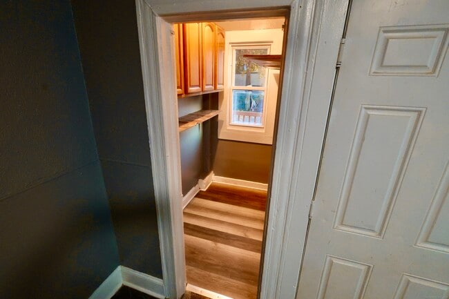 Building Photo - 660 W Main St