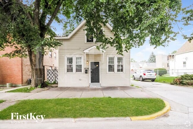 Building Photo - 2738 Ridgeland Ave