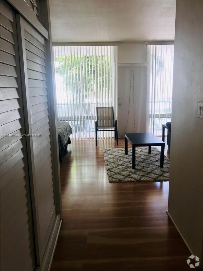 Building Photo - 1408 Brickell Bay Dr